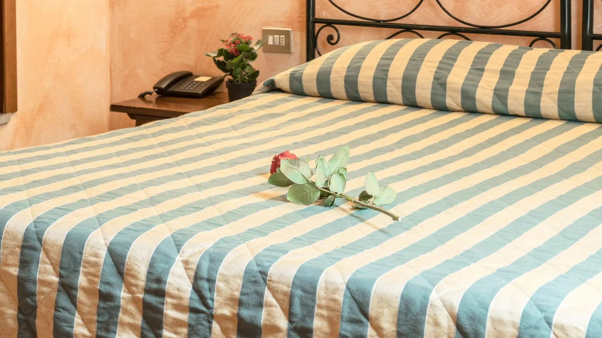 Hotel Monica Florens 2*,  Italien