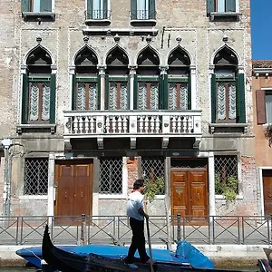 Palazzo Odoni Konukevi Venedik